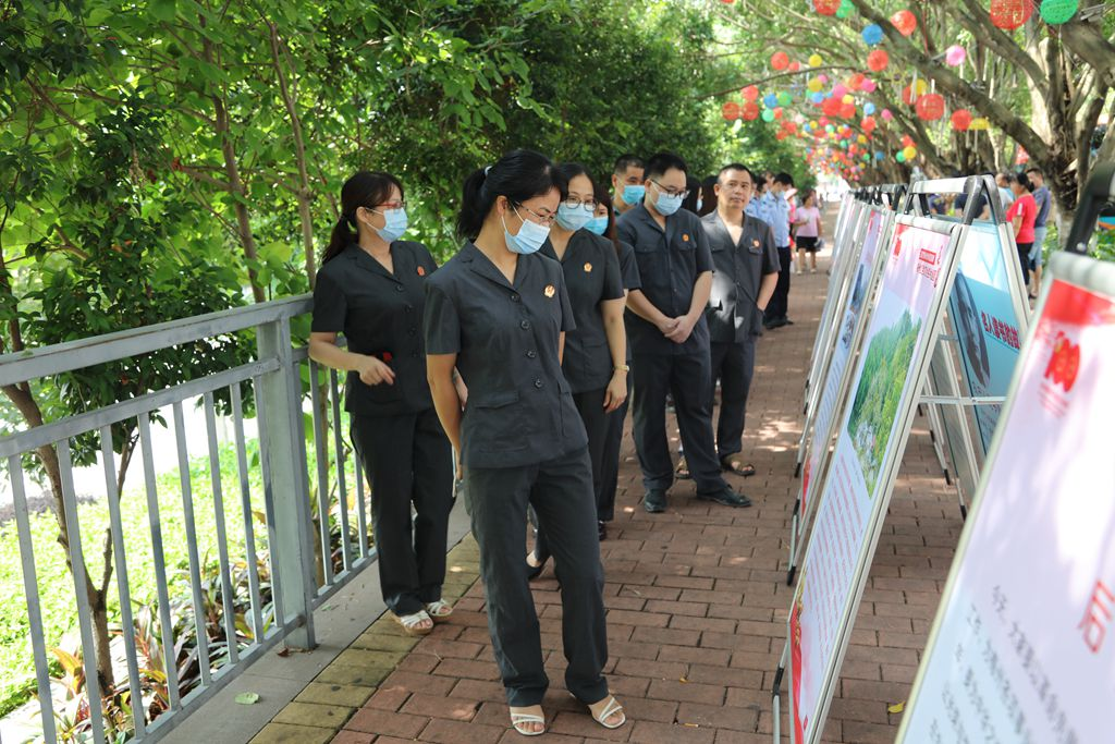 7月16日，我院组织干警参加梅州红色文化名片巡回展览五华县专场.JPG